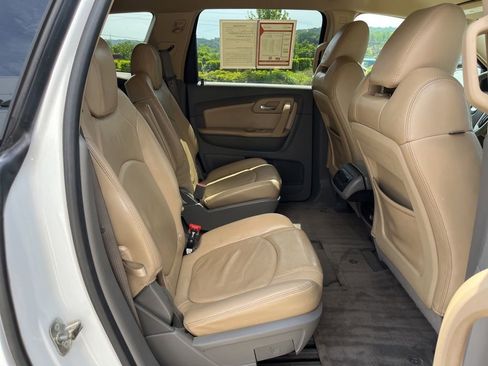 Used 2009 Chevrolet Traverse LT FWD image 19