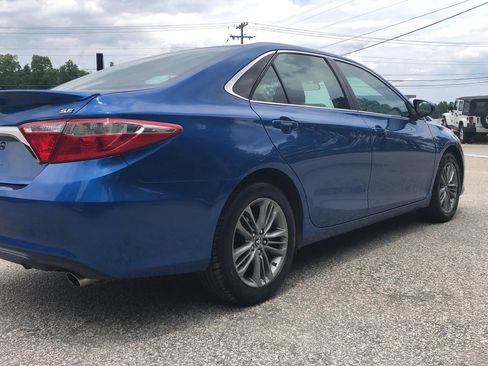 Used 2017 Toyota Camry SE FWD image 6