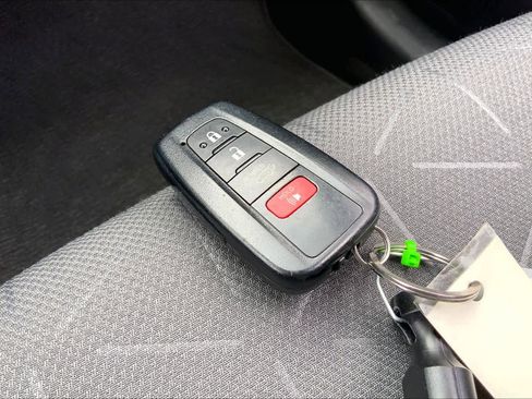 Used 2025 Toyota RAV4 XLE w/ Convenience Package FWD image 15