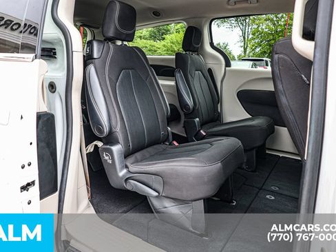 Used 2023 Chrysler Voyager LX FWD image 22