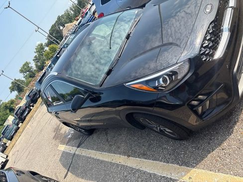 Used 2021 Kia Niro LXS FWD image 3