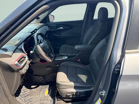 Used 2021 Chevrolet TrailBlazer RS w/ Sun and Liftgate Package AWD/4WD image 13