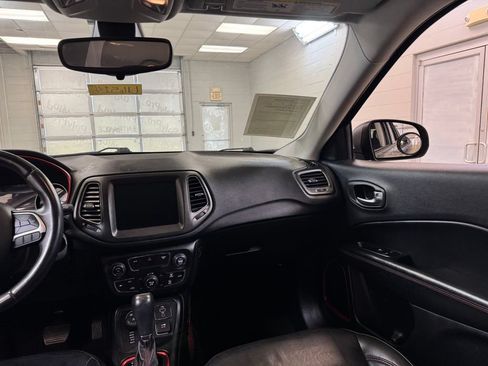 Used 2018 Jeep Compass Trailhawk w/ Cold Weather Group AWD/4WD image 26