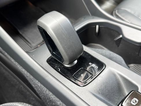 Used 2024 Volvo XC40 B5 Core image 21