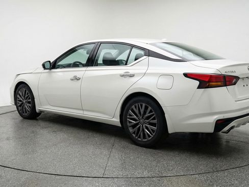 Used 2025 Nissan Altima 2.5 SV image 6
