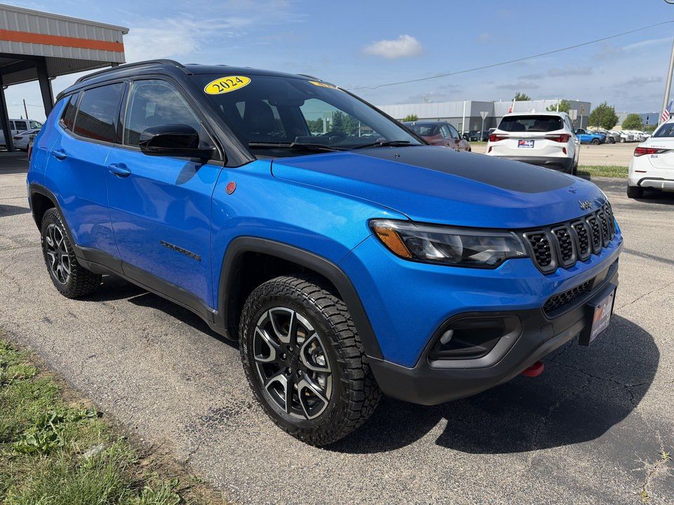 Used 2024 Jeep Compass Trailhawk AWD/4WD image 7
