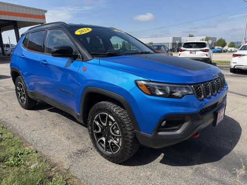 Used 2024 Jeep Compass Trailhawk AWD/4WD image 7