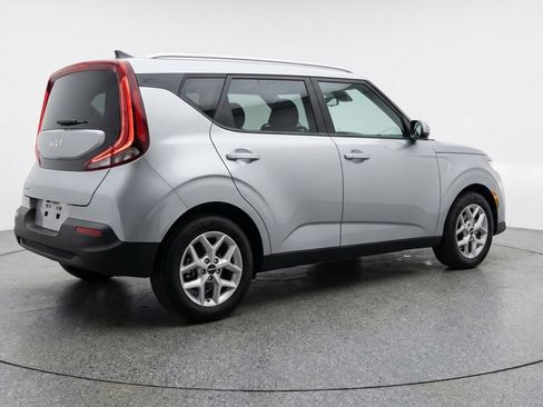 Used 2025 Kia Soul LX w/ LX Technology Package FWD image 9