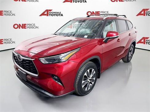 Certified 2023 Toyota Highlander XLE image 3