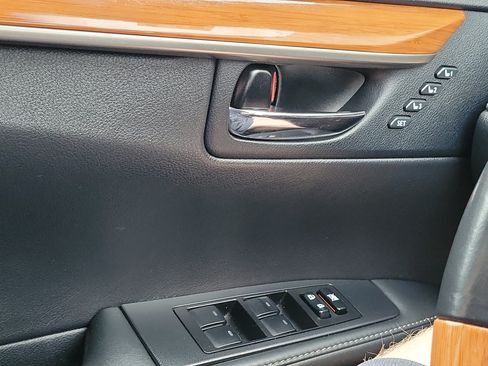 Used 2014 Lexus ES 300h w/ Luxury Package w/Bamboo Trim FWD image 21