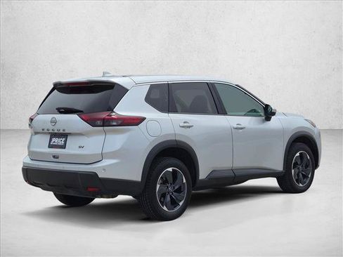 Used 2024 Nissan Rogue SV FWD image 5