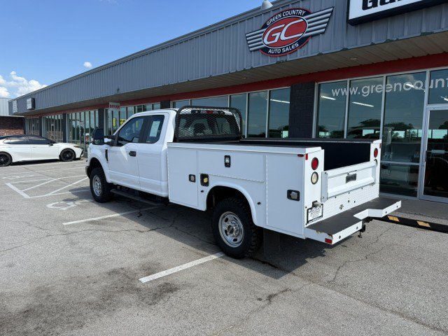 Used 2017 Ford F250 XL w/ Power Equipment Group AWD/4WD image 4