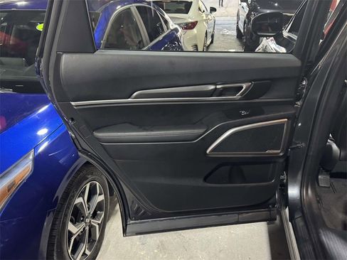 Used 2024 Kia Telluride LX image 11