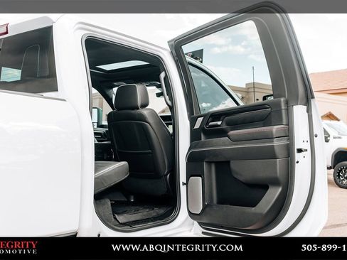 Used 2025 GMC Sierra 2500 AT4X image 51