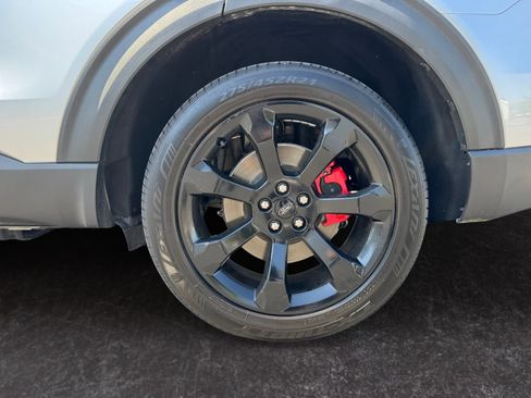 Used 2022 Ford Explorer ST w/ ST Street Pack image 9