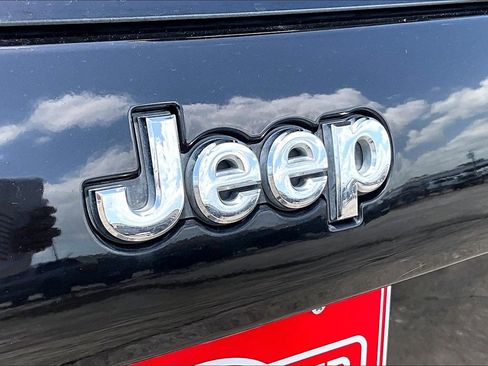 Used 2021 Jeep Cherokee Latitude Plus image 27