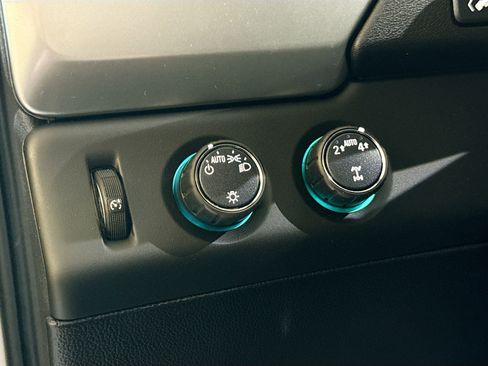 Used 2019 Chevrolet Suburban LT image 16