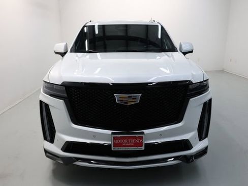 Used 2024 Cadillac Escalade ESV V w/ Heavy-Duty Trailer Package AWD/4WD image 66