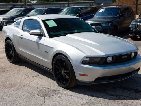 Used 2010 Ford Mustang GT Premium RWD image 18