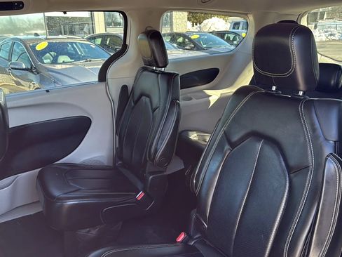 Used 2020 Chrysler Voyager Lxi image 19