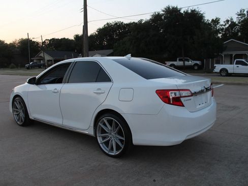 Used 2012 Toyota Camry XLE FWD image 11
