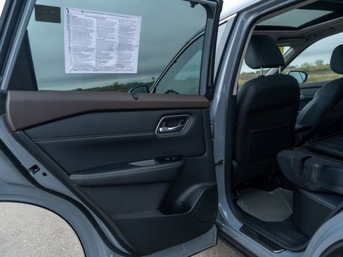 Used 2022 Nissan Rogue Platinum w/ Head-Up Display Package image 20