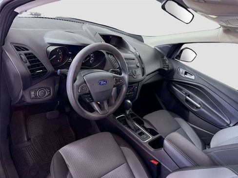 Used 2017 Ford Escape SE w/ SE Cold Weather Package AWD/4WD image 3