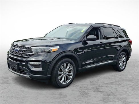 Certified 2022 Ford Explorer XLT w/ Equipment Group 202A image 3