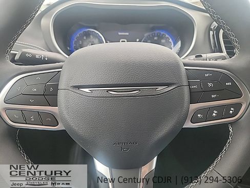 New 2027 Chrysler Pacifica Select FWD image 11