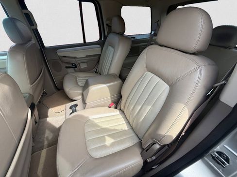 Used 2004 Mercury Mountaineer AWD V8 image 10