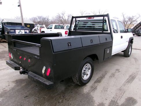 Used 2006 Chevrolet Silverado 2500 W/T w/ Skid Plate Package image 6