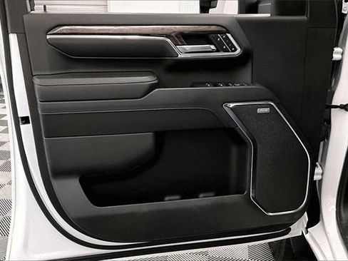 Used 2024 Chevrolet Silverado 2500 LTZ w/ LTZ Convenience Package image 17