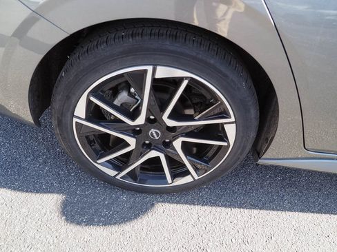Used 2025 Nissan Sentra SR FWD image 7