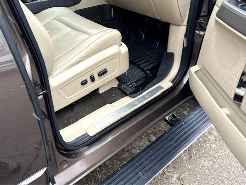 Used 2016 Lincoln Navigator Reserve image 17