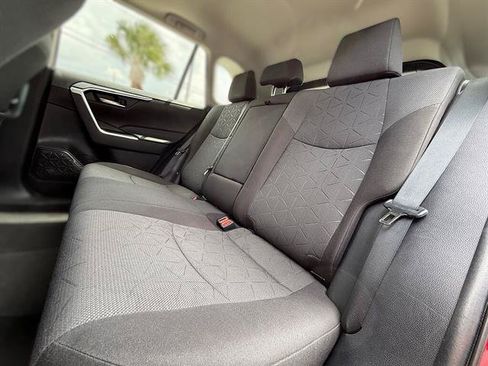 Used 2022 Toyota RAV4 XLE w/ Convenience Package FWD image 9