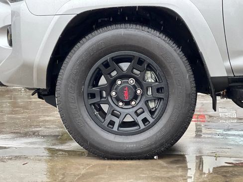 Used 2021 Toyota 4Runner Venture w/ Moonroof Package image 28