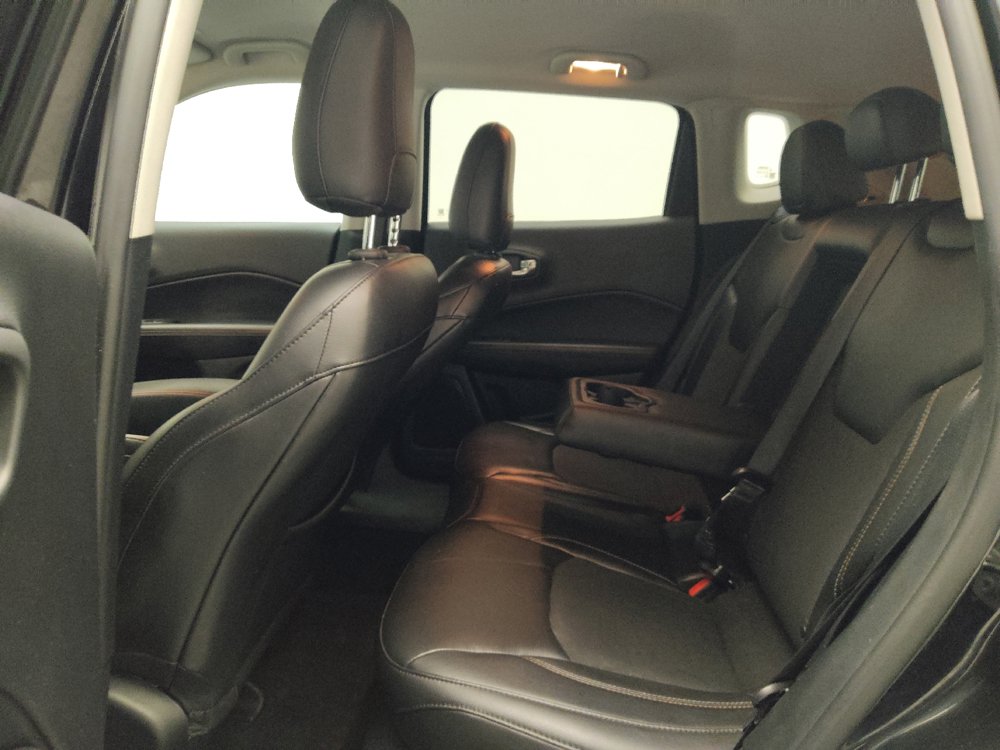 Used 2018 Jeep Compass Latitude w/ Popular Equipment Group FWD image 18