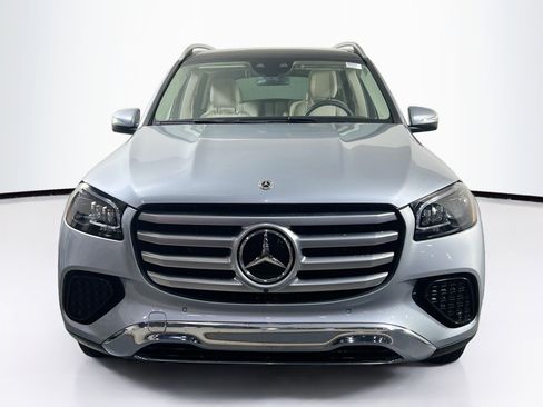 Used 2024 Mercedes-Benz GLS 450 4MATIC image 2