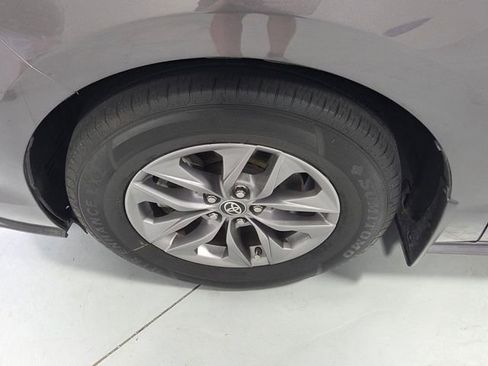 Used 2021 Toyota Sienna LE image 18