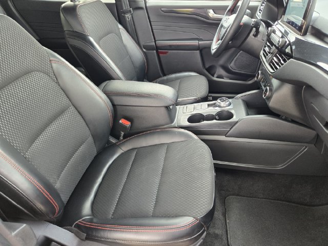 Used 2025 Ford Escape ST-Line AWD/4WD image 17