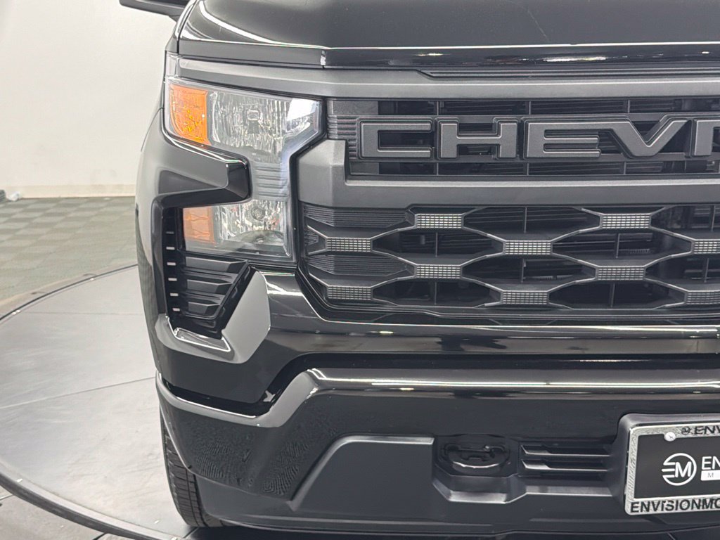 Used 2025 Chevrolet Silverado 1500 Custom RWD image 9