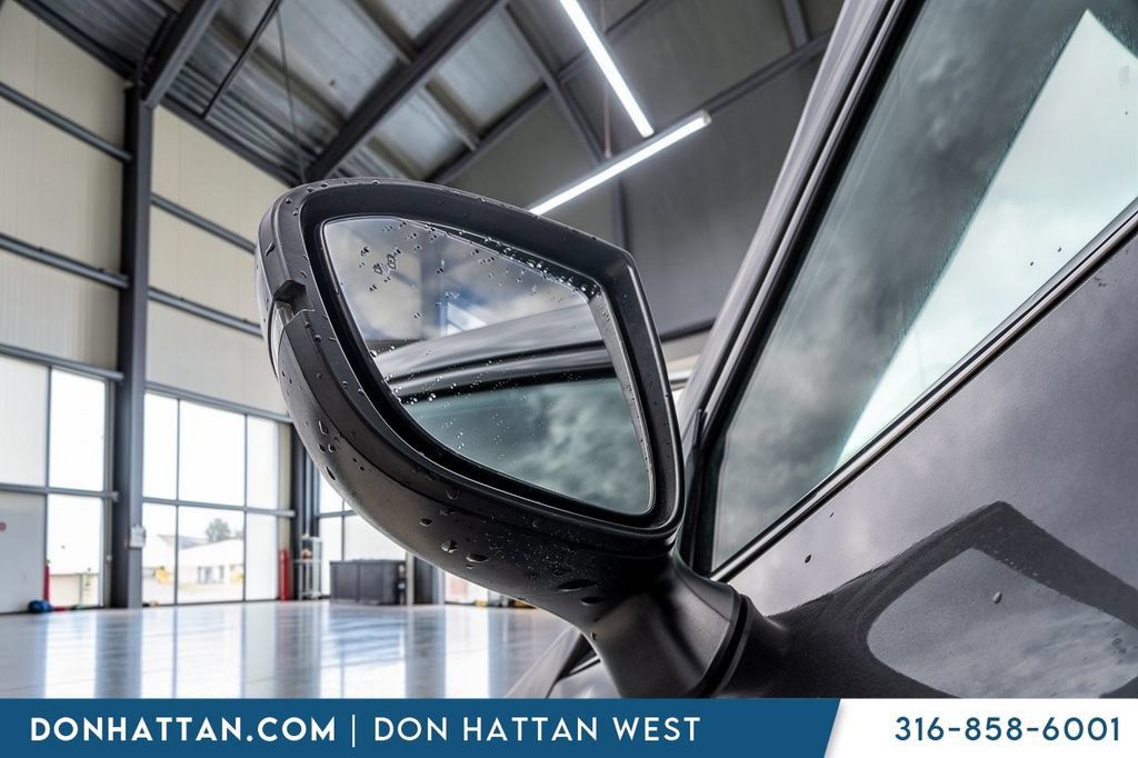 Used 2022 Nissan Pathfinder SV FWD image 28