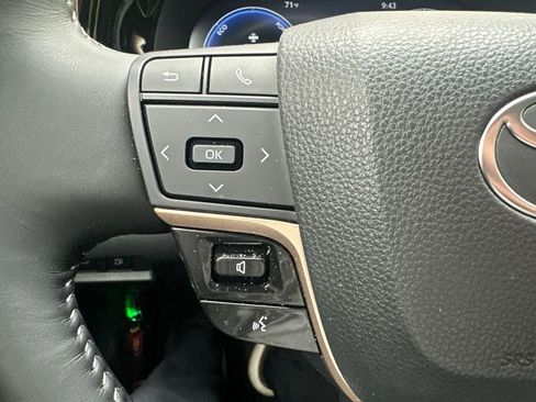 Used 2025 Toyota Crown Signia AWD/4WD image 18