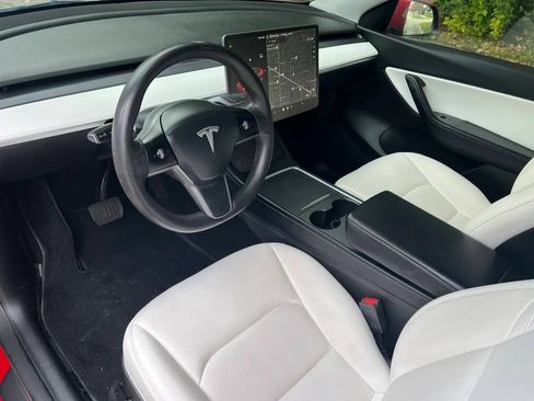 Used 2021 Tesla Model Y Long Range image 10