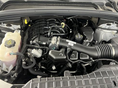 Used 2023 Jeep Grand Cherokee Limited w/ Black Appearance Package image 34