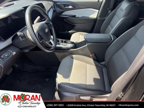 Certified 2024 Chevrolet Trax LT w/ Driver Confidence Package FWD image 17