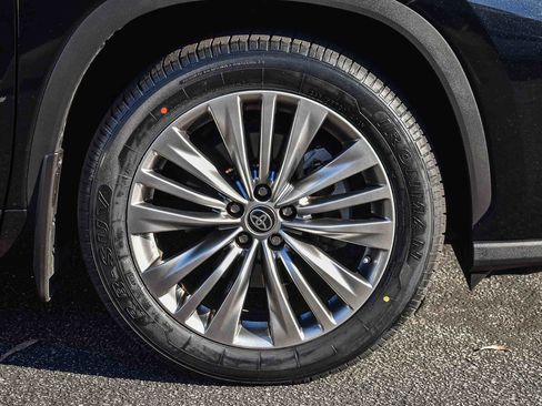 Used 2022 Toyota Highlander Platinum image 9