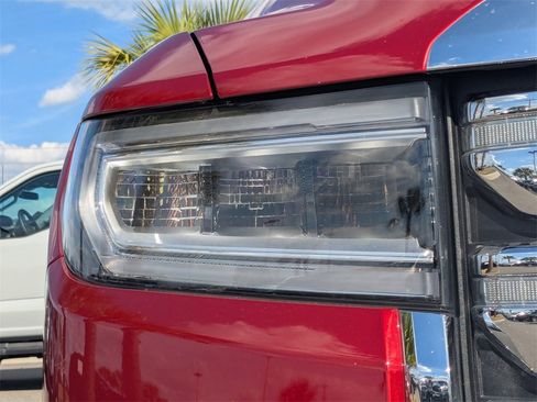 Certified 2023 GMC Acadia SLT w/ Preferred Package image 11