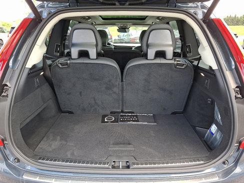 Used 2025 Volvo XC90 T8 Plus image 31