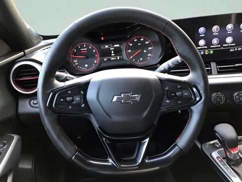 Used 2025 Chevrolet Trax RS FWD image 18
